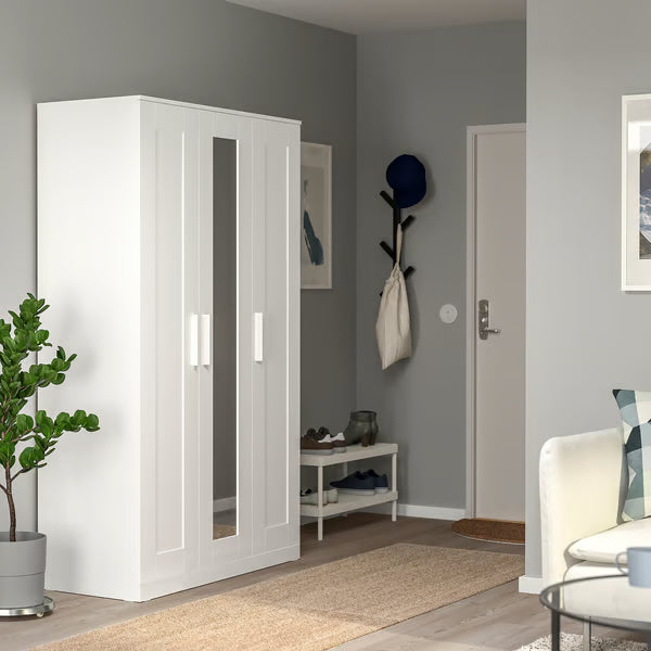 Wardrobe with 3 doors